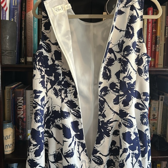 Gorgeous Eliza J fit n flare patterned dress. Size 12 - Picture 6 of 6